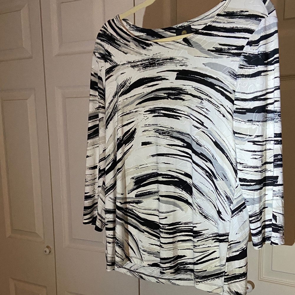 Boatneck black and white polyester top.